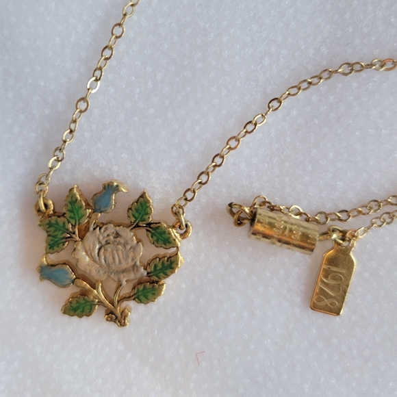 1928 Jewelry - Vintage 1928 Gold Enamel Floral Pendant Necklace